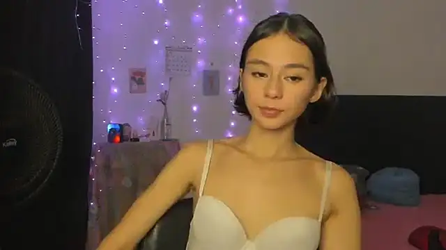 Snapshot of cute_roxana_ chatting on 03-09-25, 11:03 cute roxana online show from 03-09-25, 11:03