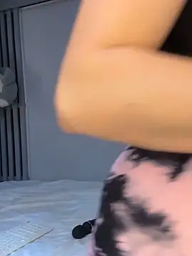 Snapshot of Victoria-And1 chatting on 12-07-24, 07:32 Victoria-And1 online show from 12-07-24, 07:32