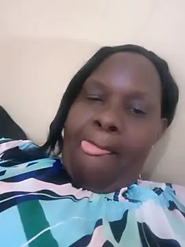 Snapshot of Afriqmom chatting on 06-26-26, 02:32 Afriqmom online show from 06-26-26, 02:32
