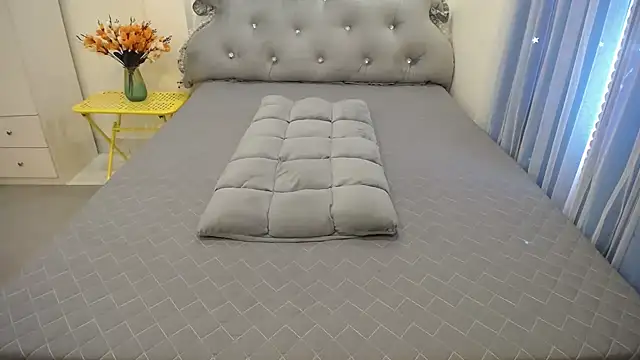 Lavender Sweet online show from 10-02-25, 03:24