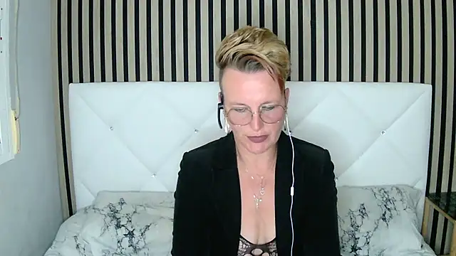 xxNoeliaxx online show from 01-12-25, 02:09