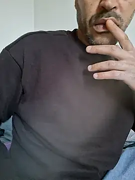 Snapshot of molozeb chatting on 10-14-25, 04:30 molozeb online show from 10-14-25, 04:30