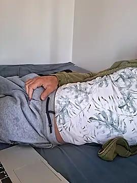 Snapshot of molozeb chatting on 10-15-25, 06:57 molozeb online show from 10-15-25, 06:57