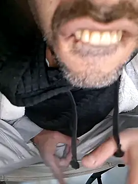 Snapshot of molozeb chatting on 10-27-25, 04:44 molozeb online show from 10-27-25, 04:44