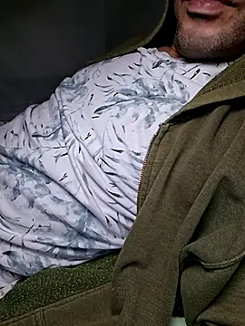 Snapshot of molozeb chatting on 10-31-25, 05:58 molozeb online show from 10-31-25, 05:58