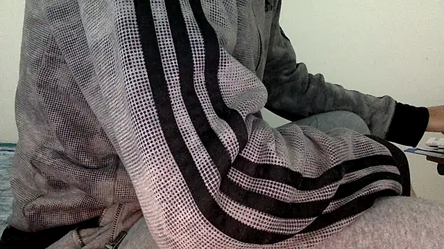 Snapshot of molozeb chatting on 11-18-25, 04:50 molozeb online show from 11-18-25, 04:50