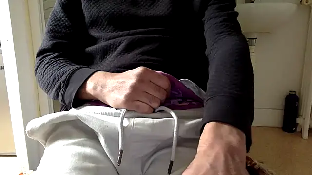 Snapshot of molozeb chatting on 11-25-25, 10:15 molozeb online show from 11-25-25, 10:15