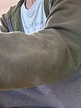 Snapshot of molozeb chatting on 12-16-25, 08:08 molozeb online show from 12-16-25, 08:08