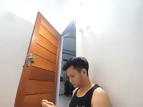 Snapshot of andi888999 chatting on 11-10-25, 12:15 andi888999 online show from 11-10-25, 12:15