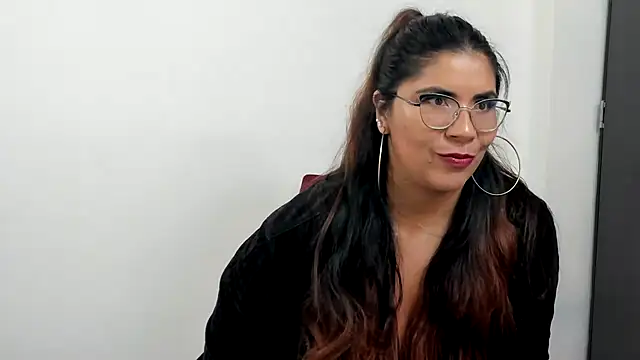 Snapshot of Luna_Dumont chatting on 02-04-25, 12:00 Luna Dumont online show from 02-04-25, 12:00