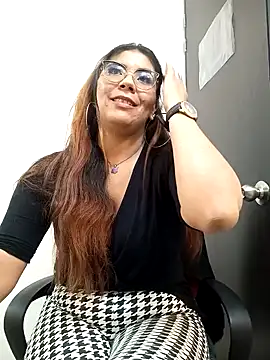 Snapshot of Luna_Dumont chatting on 02-04-25, 03:04 Luna Dumont online show from 02-04-25, 03:04