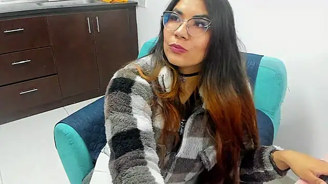 Snapshot of Luna_Dumont chatting on 02-06-25, 11:21 Luna Dumont online show from 02-06-25, 11:21