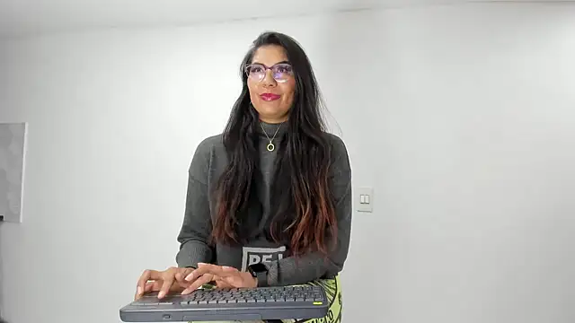 Snapshot of Luna_Dumont chatting on 07-11-26, 11:24 Luna Dumont online show from 07-11-26, 11:24