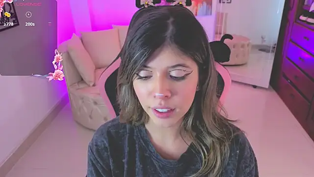 Snapshot of NATAASHA___ chatting on 12-01-25, 04:06 NATAASHA online show from 12-01-25, 04:06