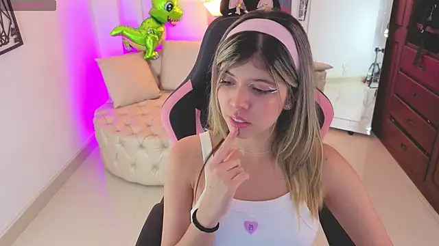 Snapshot of NATAASHA___ chatting on 03-19-26, 03:43 NATAASHA online show from 03-19-26, 03:43