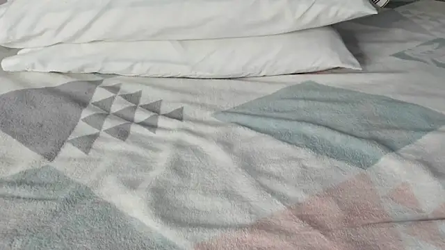 Snapshot of maybelline69 chatting on 03-09-25, 04:11 maybelline69 online show from 03-09-25, 04:11