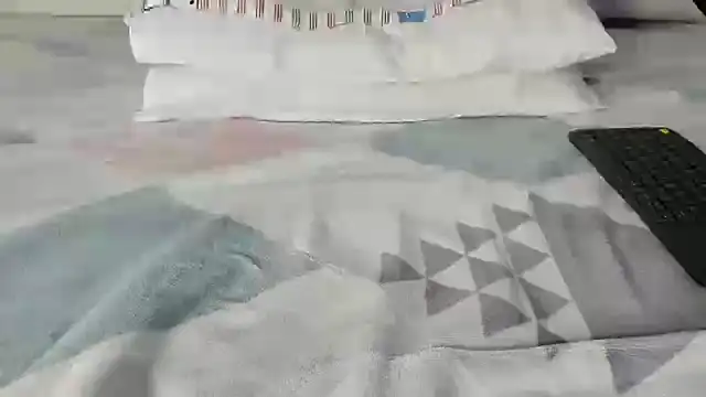 Snapshot of maybelline69 chatting on 03-13-25, 12:59 maybelline69 online show from 03-13-25, 12:59