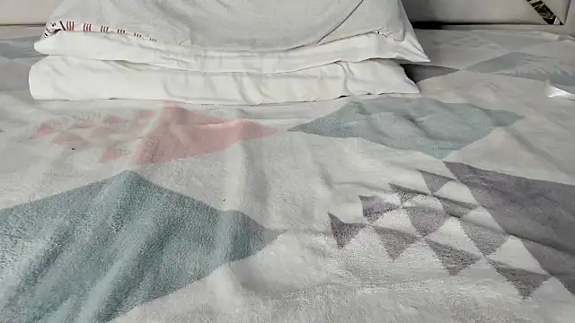 Snapshot of maybelline69 chatting on 03-14-25, 01:16 maybelline69 online show from 03-14-25, 01:16