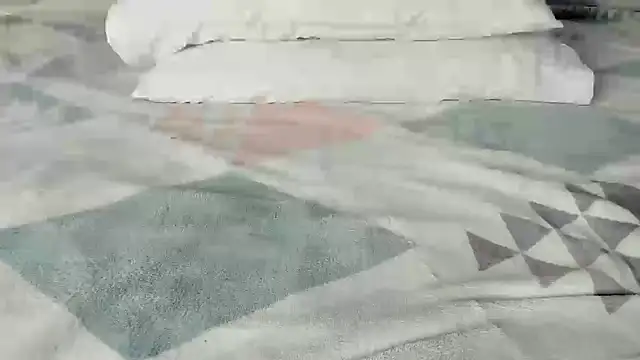 Snapshot of maybelline69 chatting on 03-15-25, 04:43 maybelline69 online show from 03-15-25, 04:43