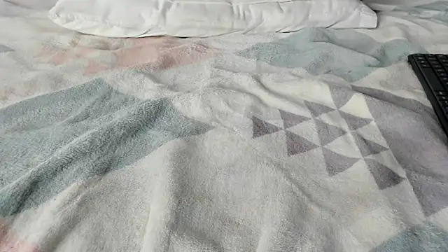 Snapshot of maybelline69 chatting on 03-23-25, 01:20 maybelline69 online show from 03-23-25, 01:20