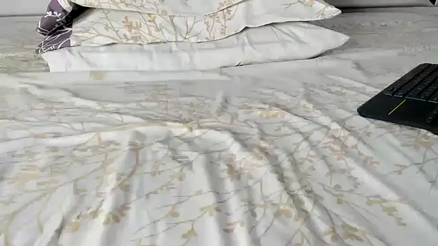 Snapshot of maybelline69 chatting on 09-16-25, 08:21 maybelline69 online show from 09-16-25, 08:21