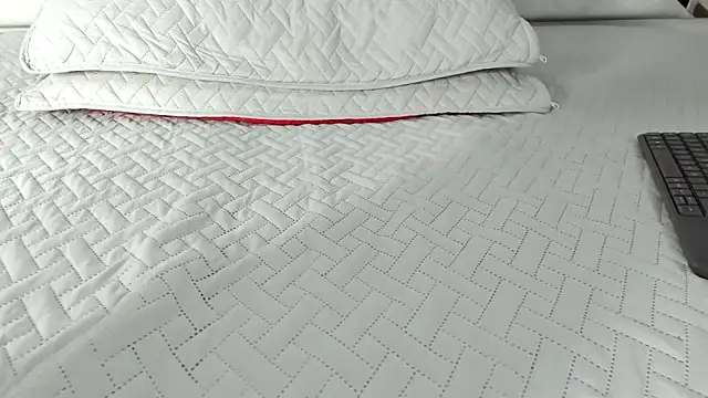 Snapshot of maybelline69 chatting on 09-30-25, 07:46 maybelline69 online show from 09-30-25, 07:46