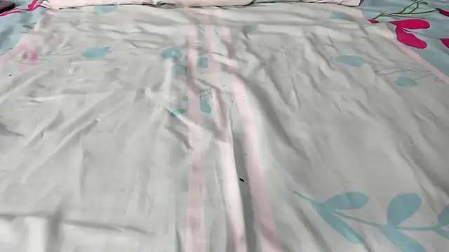 Snapshot of maybelline69 chatting on 10-04-25, 04:27 maybelline69 online show from 10-04-25, 04:27