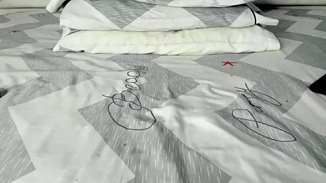 Snapshot of maybelline69 chatting on 10-18-25, 08:09 maybelline69 online show from 10-18-25, 08:09