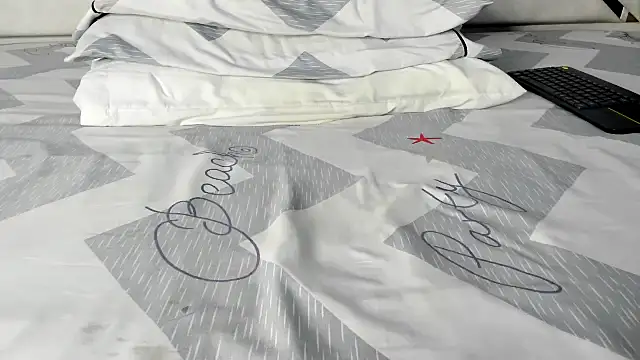 Snapshot of maybelline69 chatting on 10-21-25, 08:53 maybelline69 online show from 10-21-25, 08:53