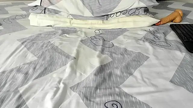 Snapshot of maybelline69 chatting on 10-26-25, 09:15 maybelline69 online show from 10-26-25, 09:15