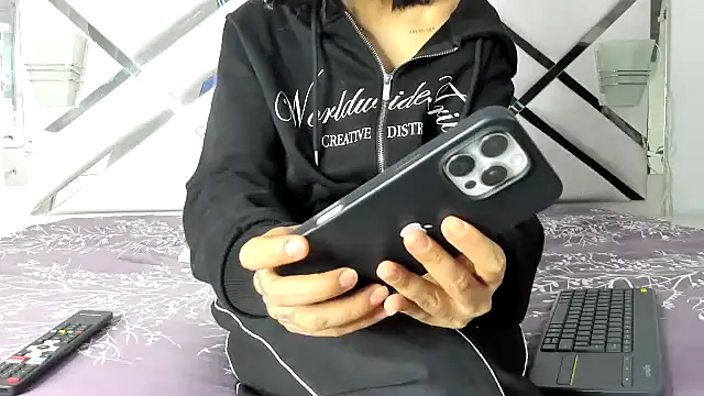 Snapshot of maybelline69 chatting on 11-12-25, 08:19 maybelline69 online show from 11-12-25, 08:19