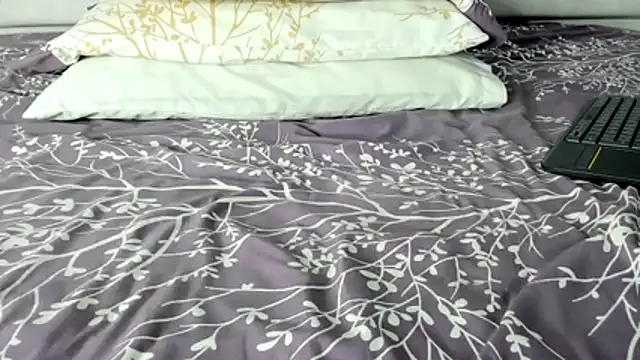 Snapshot of maybelline69 chatting on 11-17-25, 07:30 maybelline69 online show from 11-17-25, 07:30