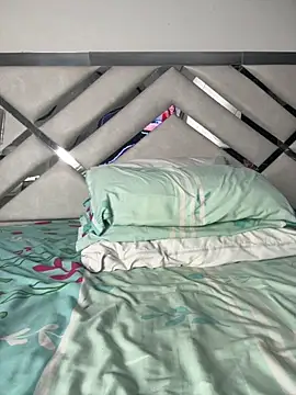 Snapshot of maybelline69 chatting on 11-23-25, 09:58 maybelline69 online show from 11-23-25, 09:58