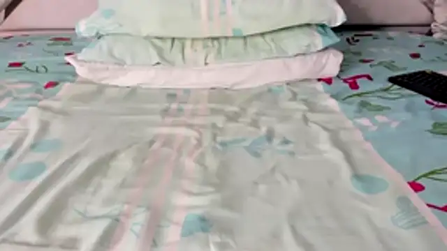 Snapshot of maybelline69 chatting on 11-26-25, 08:32 maybelline69 online show from 11-26-25, 08:32