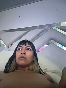 Snapshot of maybelline69 chatting on 12-01-25, 05:23 maybelline69 online show from 12-01-25, 05:23