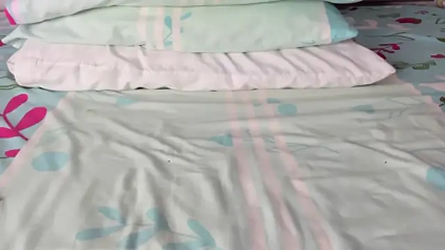 Snapshot of maybelline69 chatting on 12-16-25, 12:15 maybelline69 online show from 12-16-25, 12:15