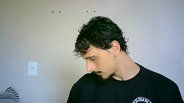 Snapshot of milkoffe chatting on 12-13-24, 07:43 milkoffe online show from 12-13-24, 07:43