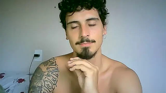 Snapshot of milkoffe chatting on 01-15-25, 03:39 milkoffe online show from 01-15-25, 03:39