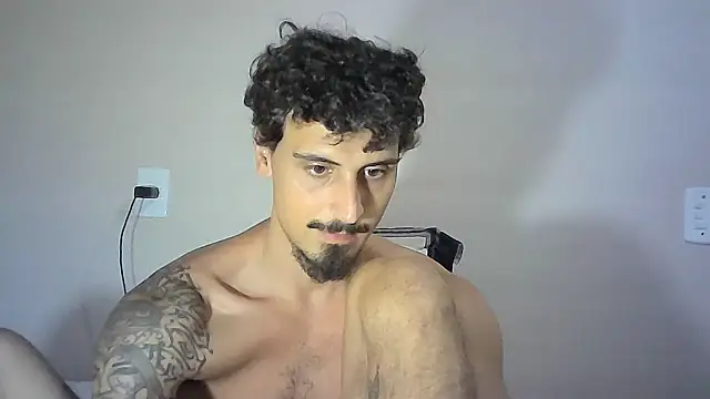 Snapshot of milkoffe chatting on 01-20-25, 11:21 milkoffe online show from 01-20-25, 11:21