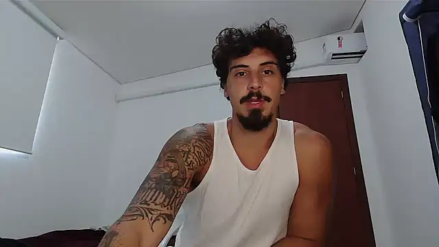 Snapshot of milkoffe chatting on 02-10-26, 02:32 milkoffe online show from 02-10-26, 02:32