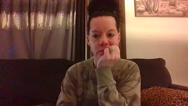 Snapshot of SidneyRaee chatting on 12-04-24, 04:38 SidneyRaee online show from 12-04-24, 04:38