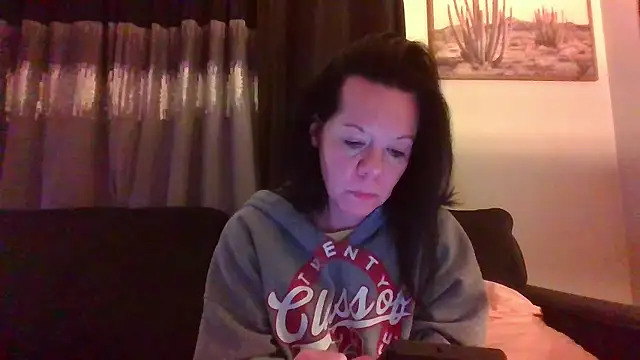Snapshot of SidneyRaee chatting on 12-08-24, 01:35 SidneyRaee online show from 12-08-24, 01:35