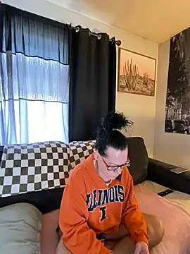 Snapshot of SidneyRaee chatting on 12-17-24, 06:53 SidneyRaee online show from 12-17-24, 06:53