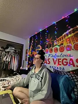 Snapshot of SidneyRaee chatting on 12-26-24, 06:43 SidneyRaee online show from 12-26-24, 06:43