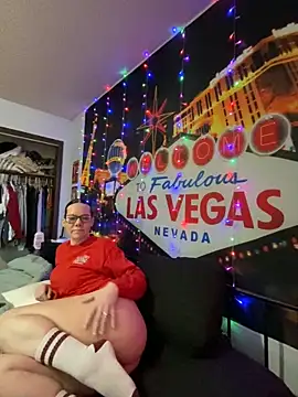 Snapshot of SidneyRaee chatting on 01-17-25, 06:02 SidneyRaee online show from 01-17-25, 06:02