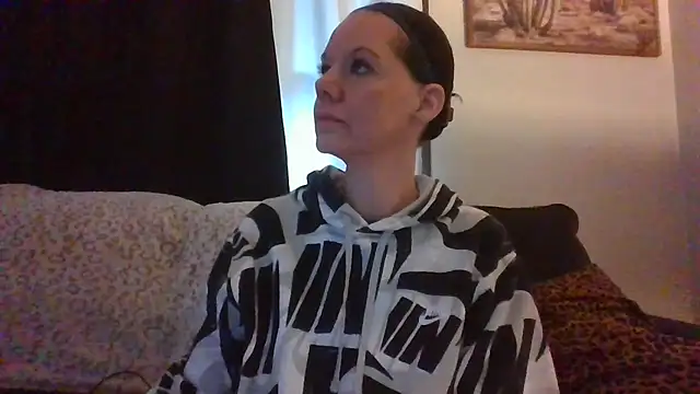 Snapshot of SidneyRaee chatting on 10-11-25, 04:16 SidneyRaee online show from 10-11-25, 04:16