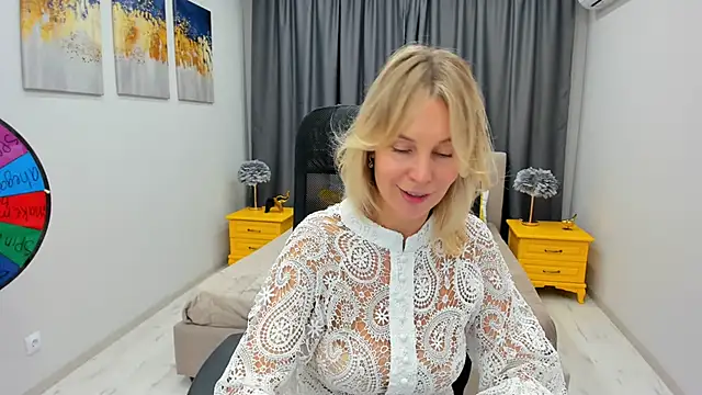 Sinty Devis online show from 01-28-25, 02:42