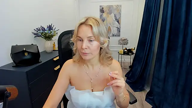 Snapshot of Sinty_Devis chatting on 02-22-26, 04:24 Sinty Devis online show from 02-22-26, 04:24