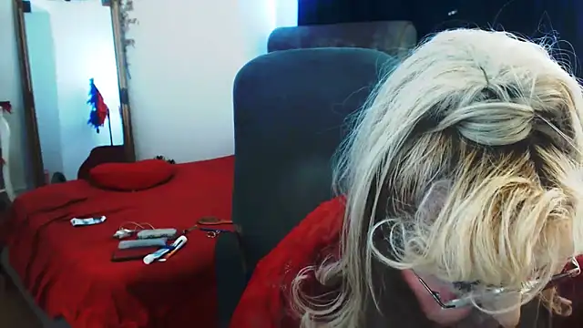 Snapshot of MatureExtasy chatting on 10-01-25, 09:26 MatureExtasy online show from 10-01-25, 09:26