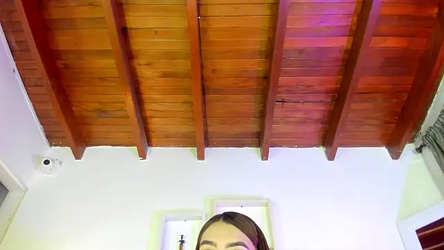 Snapshot of emmy_r chatting on 12-24-24, 12:11 emmy r online show from 12-24-24, 12:11